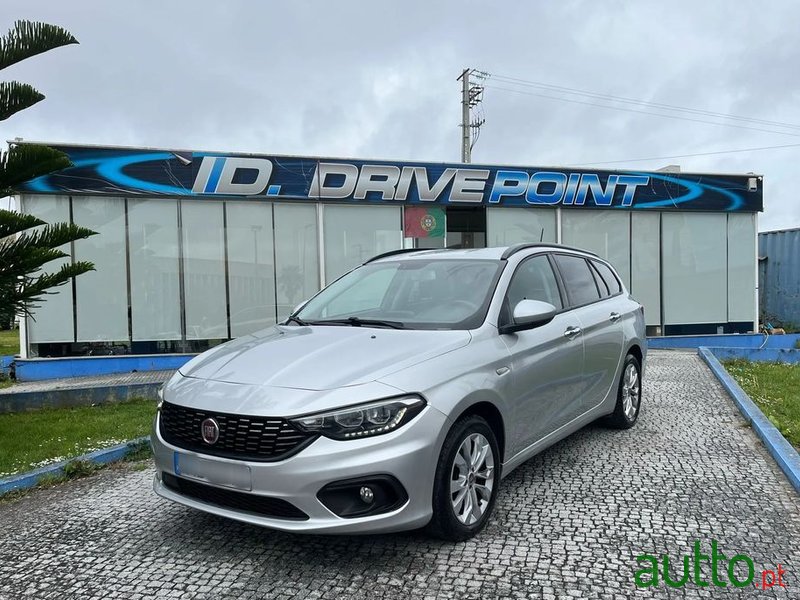 2020' Fiat Tipo Station Wagon photo #1