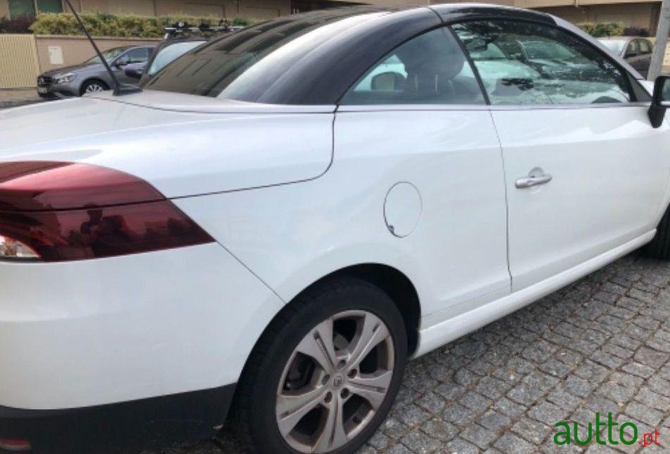 2010' Renault Megane photo #1