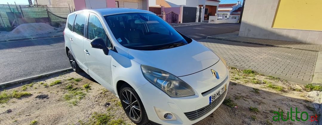 2011' Renault Grand Scenic photo #5