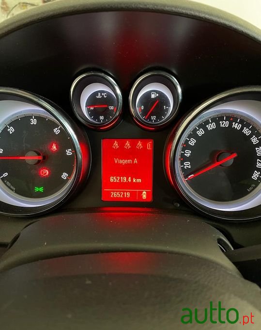 2010' Opel Astra photo #6