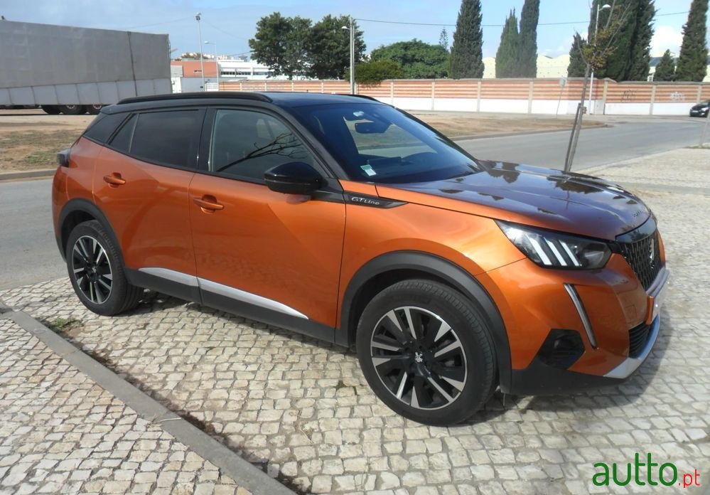 2020' Peugeot 2008 photo #3