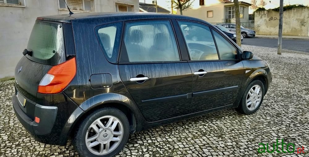 2009' Renault Scenic photo #4