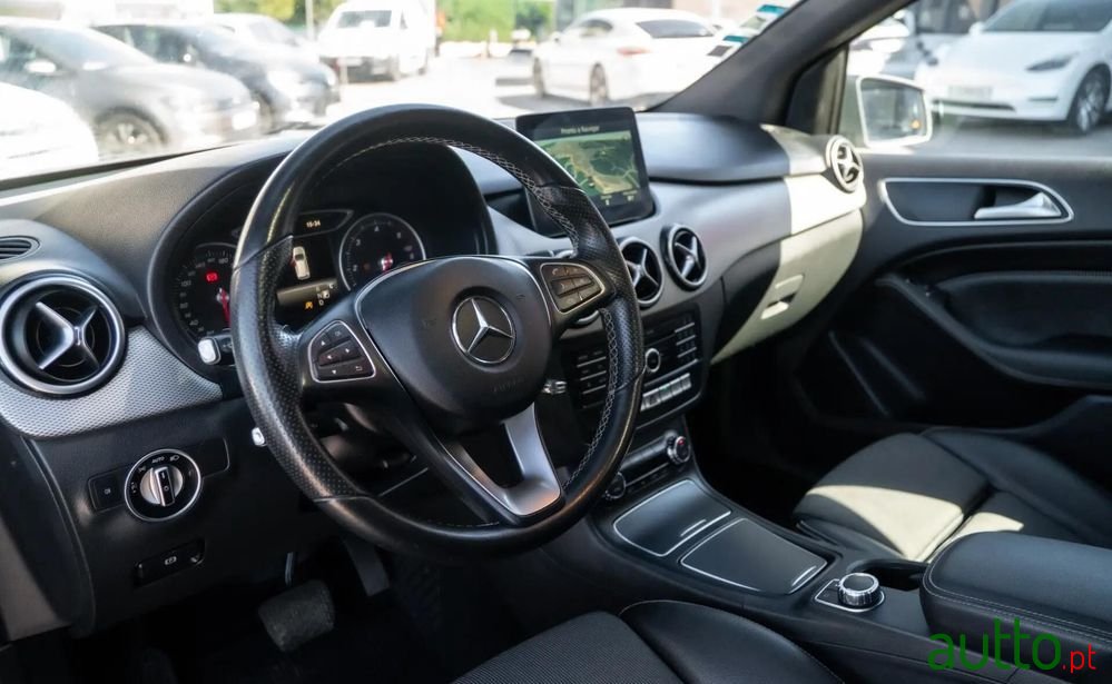 2016' Mercedes-Benz Classe B photo #2