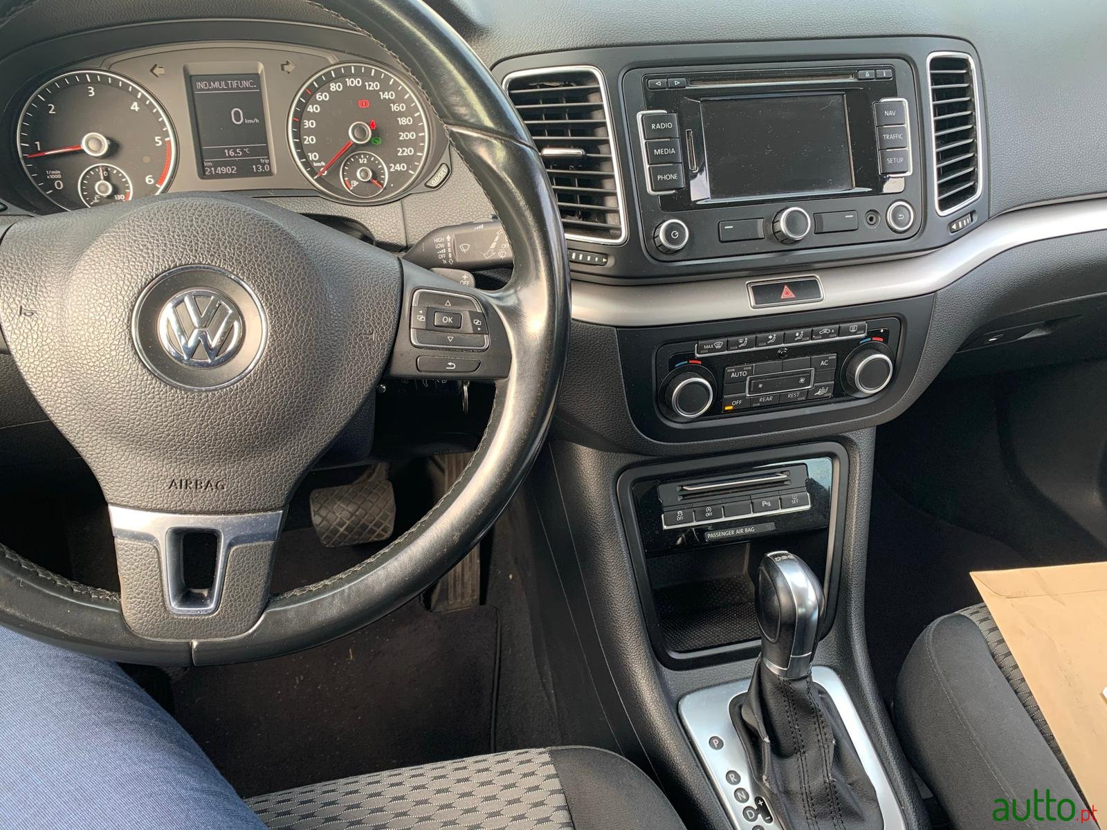 2011' Volkswagen Sharan photo #6