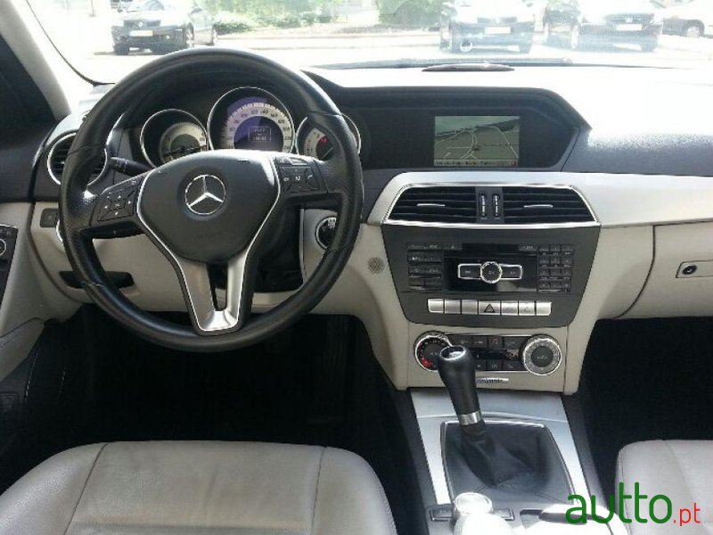 2012' Mercedes-Benz 200 CDi Avantgarde BE photo #3