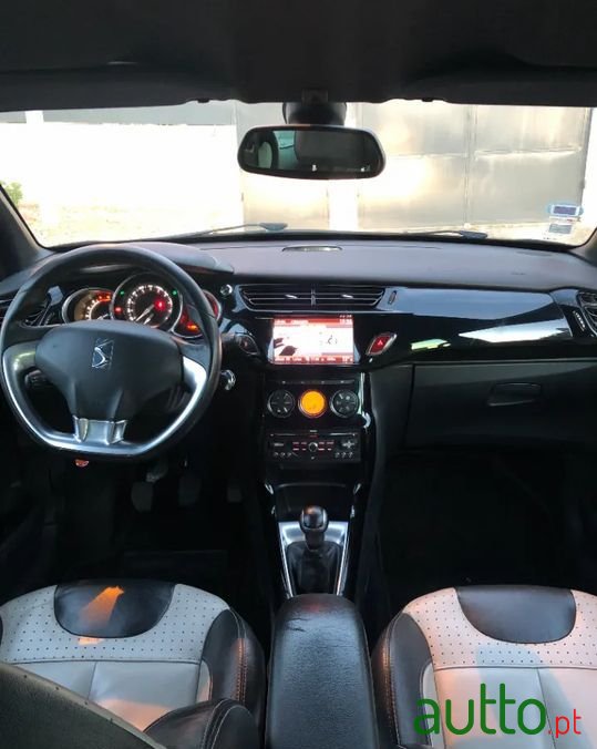 2011' Citroen DS3 photo #6