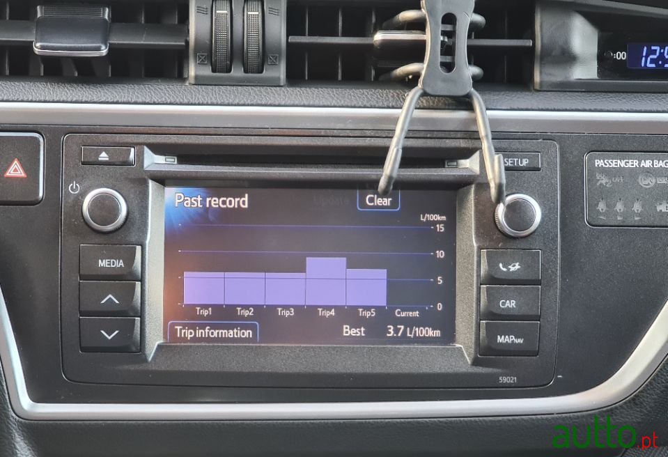 2013' Toyota Auris photo #4