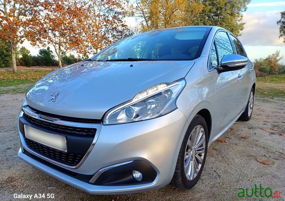 2018' Peugeot 208 1.6 Bluehdi Allure photo #1