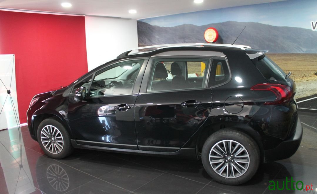 2019' Peugeot 2008 photo #3