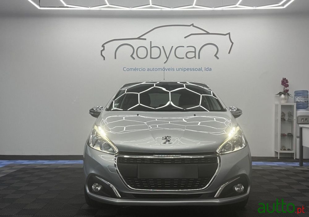 2018' Peugeot 208 photo #2