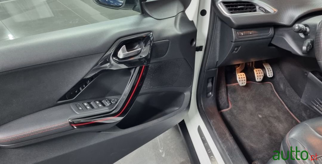 2016' Peugeot 2008 photo #4