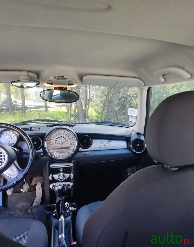 2009' MINI Cooper D photo #5