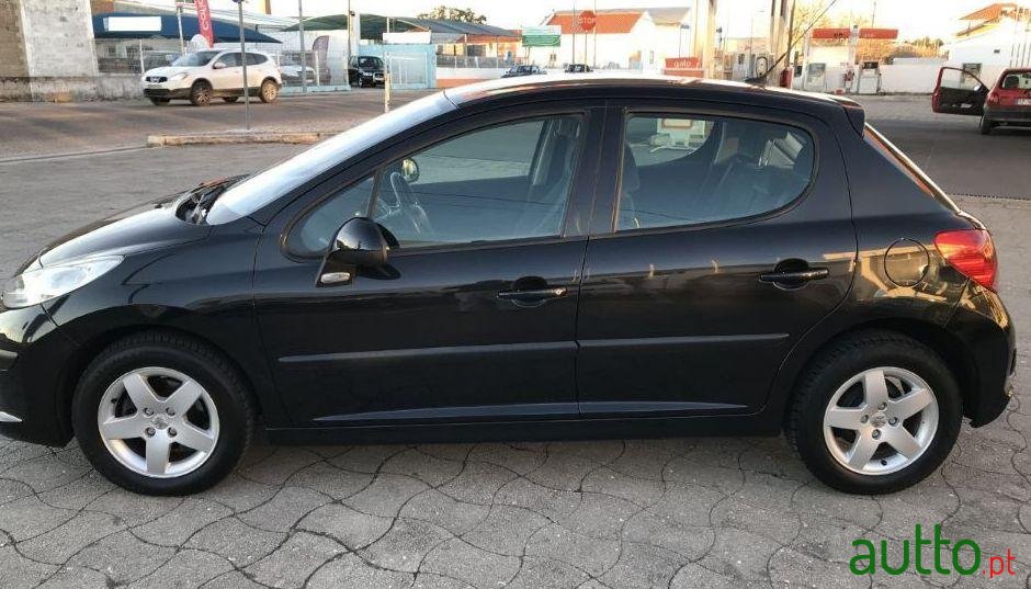 2006' Peugeot 207 photo #2