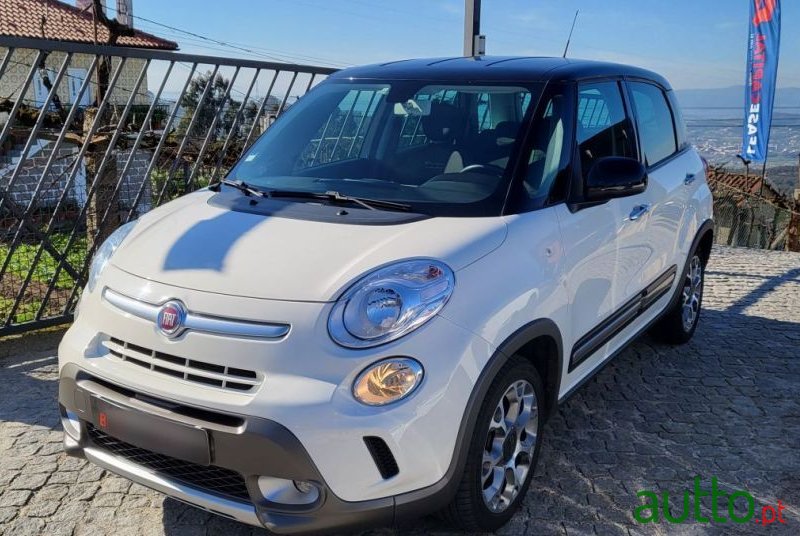 2013' Fiat 500L photo #2