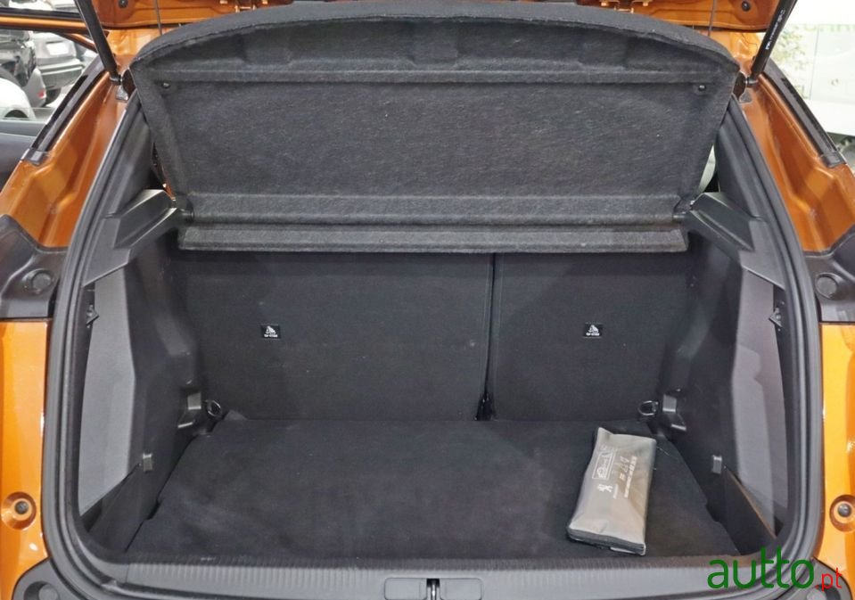 2021' Peugeot 2008 photo #6