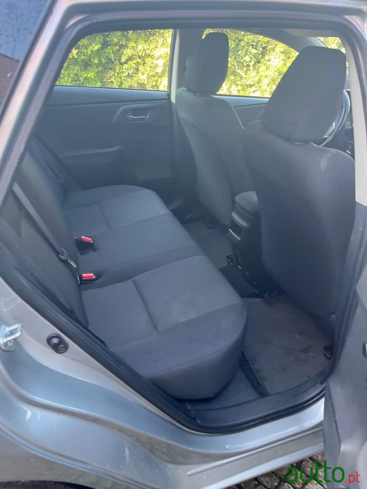 2015' Toyota Auris photo #4