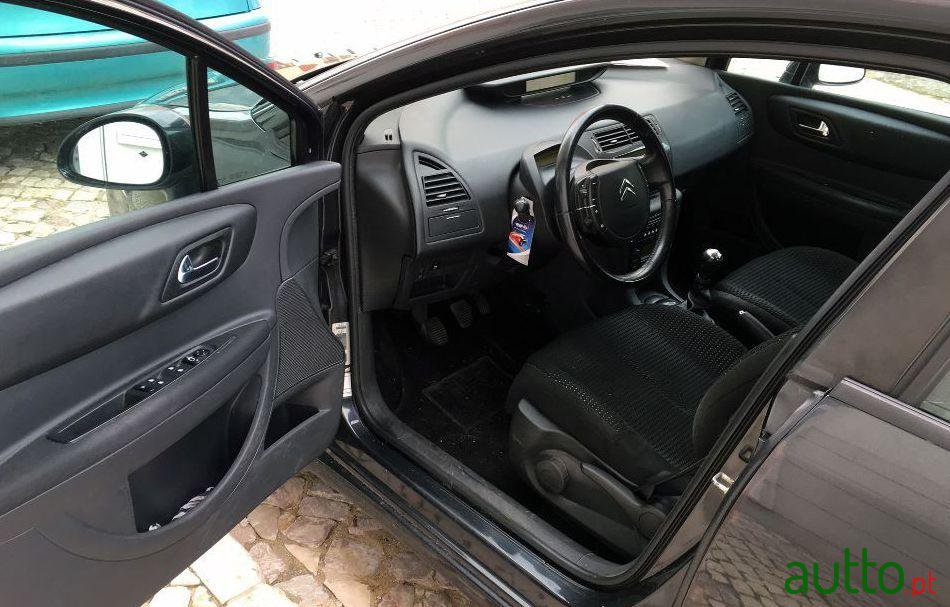 2006' Citroen C4 Hdi photo #3
