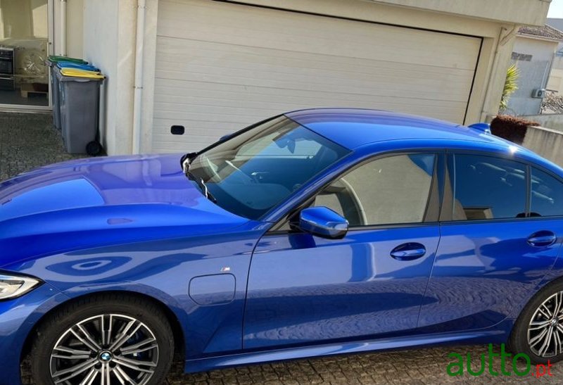 2019' BMW 330 photo #4