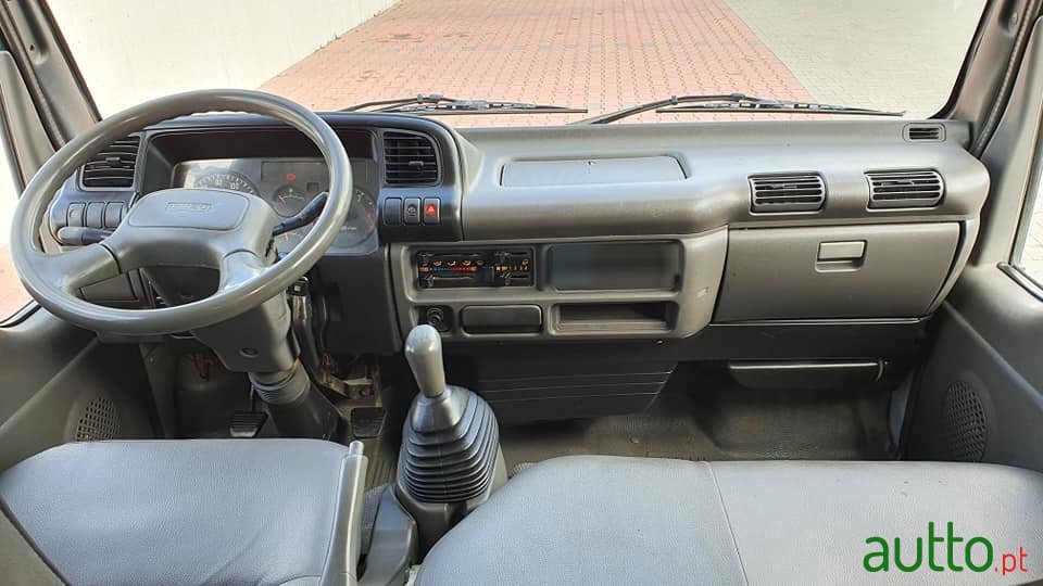 2001' Isuzu i-Series photo #3