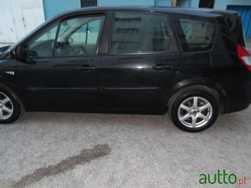 2005' Renault Grand Scenic photo #1