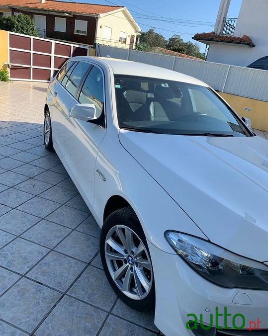 2012' BMW 520 photo #3