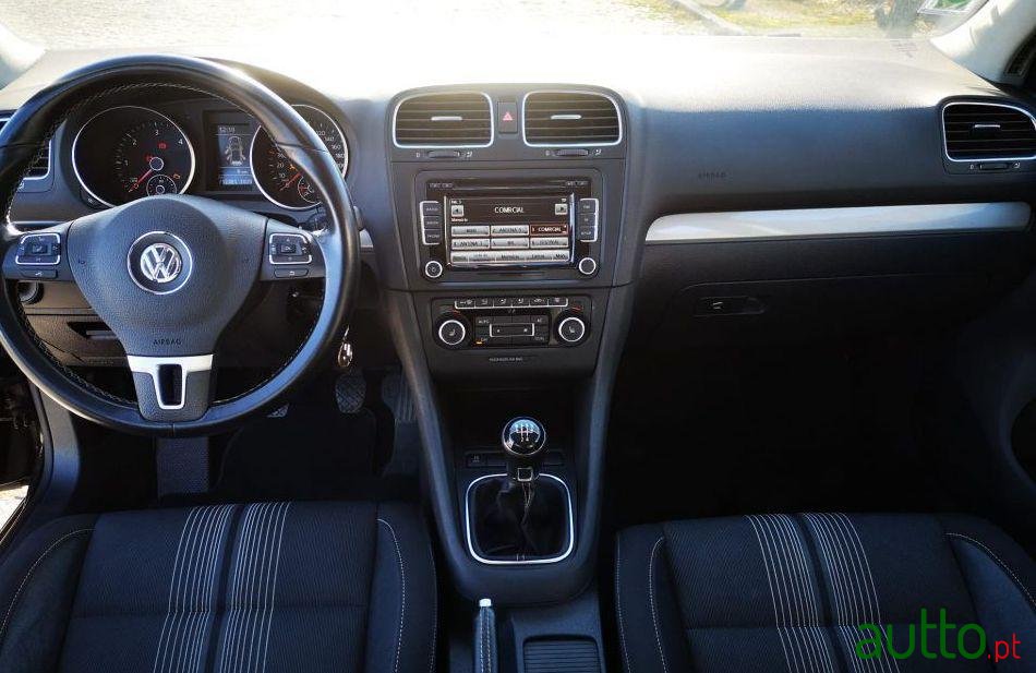 2012' Volkswagen Golf photo #3