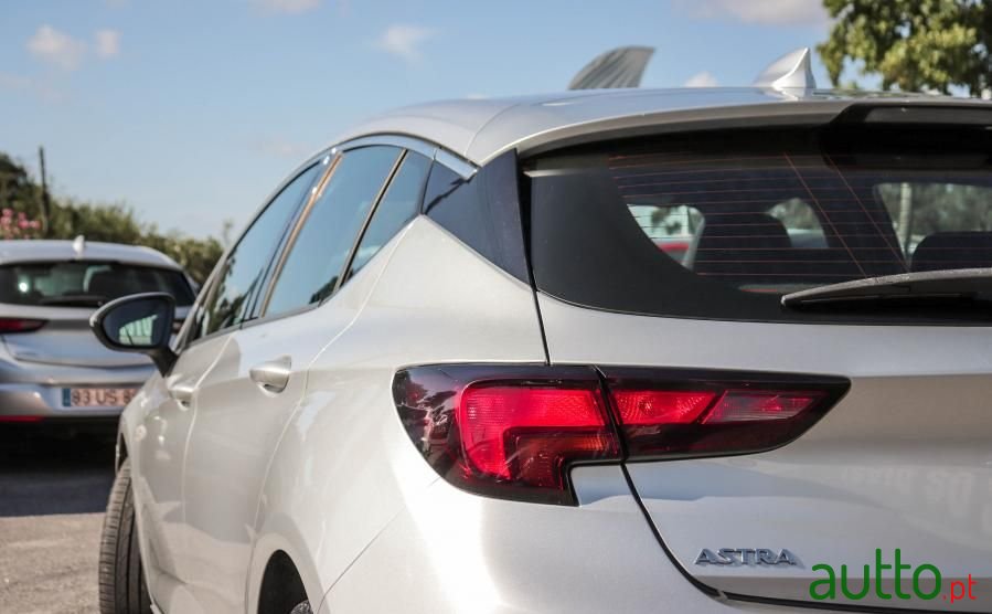2018' Opel Astra photo #5