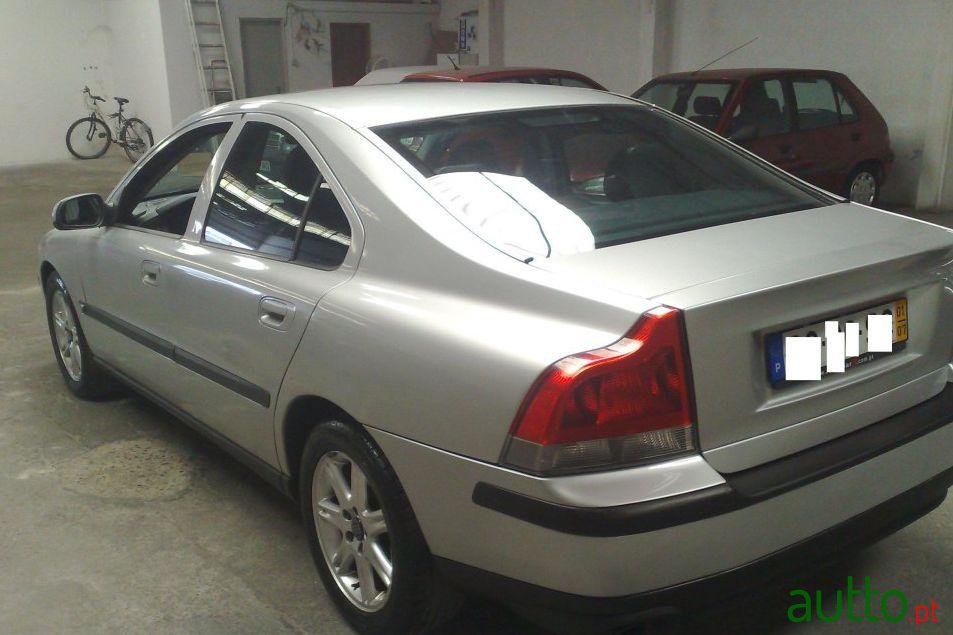 2001' Volvo S60 2.0 T photo #1