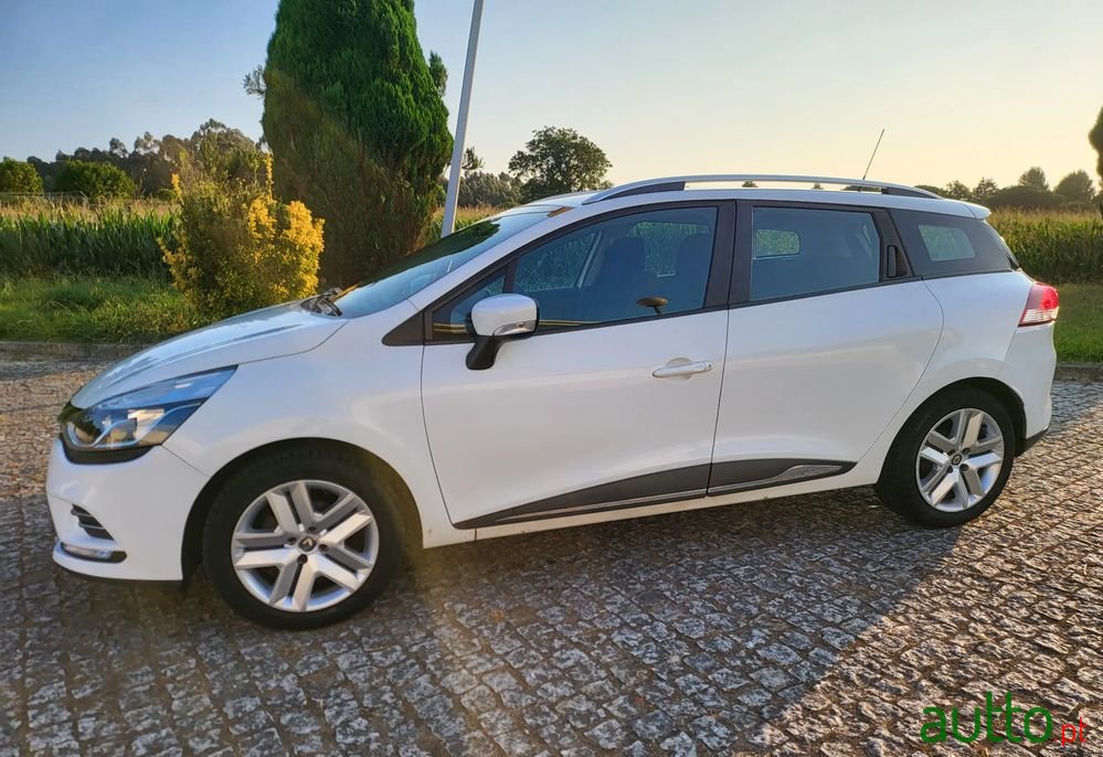 2017' Renault Clio Sport Tourer photo #3