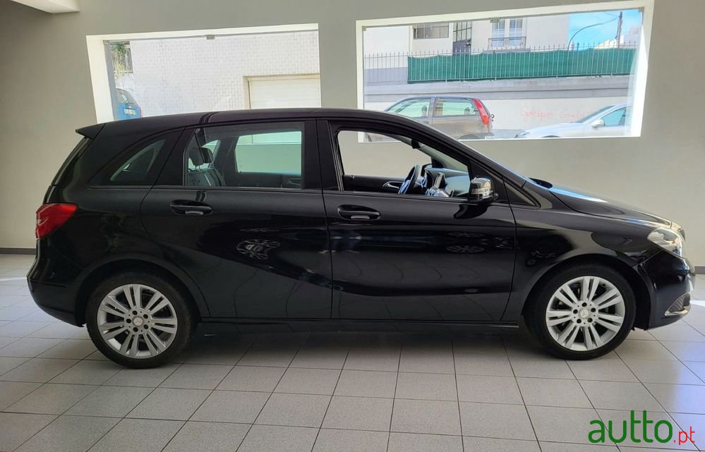 2014' Mercedes-Benz B 180 Cdi Urban photo #6