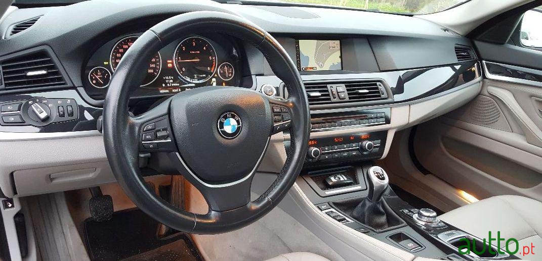 2013' BMW 520 photo #3