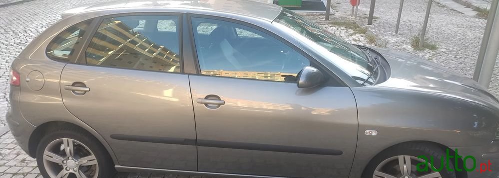 2004' SEAT Ibiza photo #1