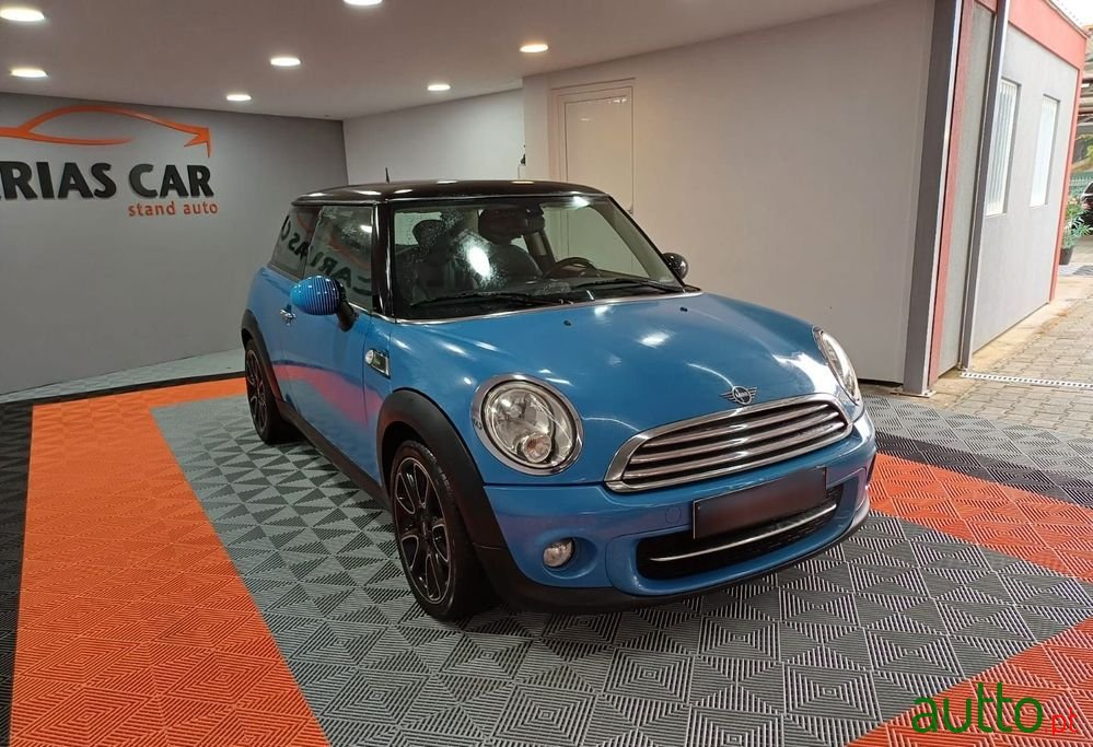 2012' MINI Cooper D 3 Portas photo #2