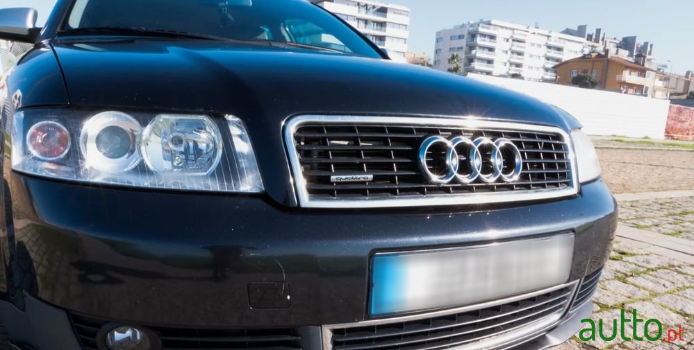 2001' Audi A4 Avant photo #3