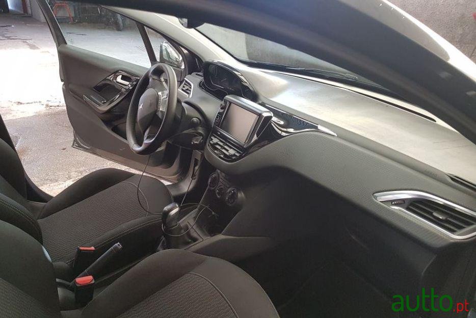 2017' Peugeot 208 Puretch 1.2 photo #5