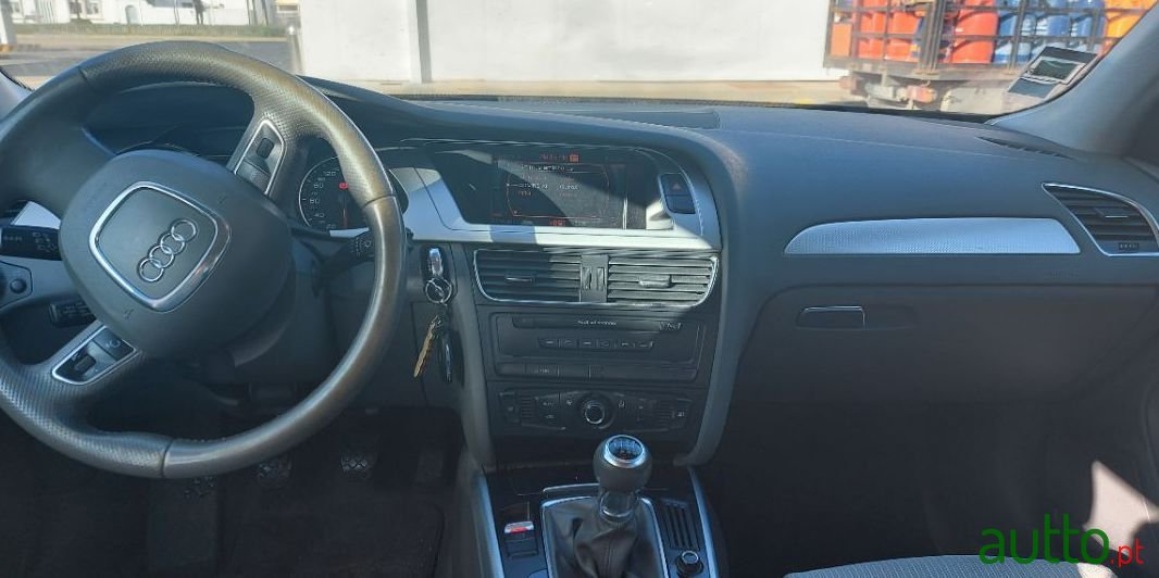 2008' Audi A4 Avant photo #2