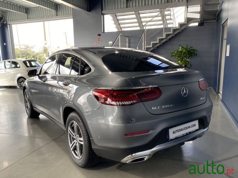 2022' Mercedes-Benz Glc-300 photo #3