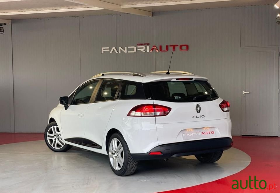 2017' Renault Clio Sport Tourer photo #4