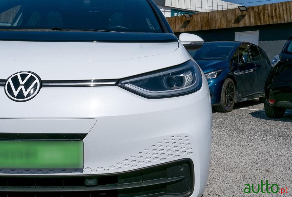 2021' Volkswagen ID.3 Pro Family photo #6