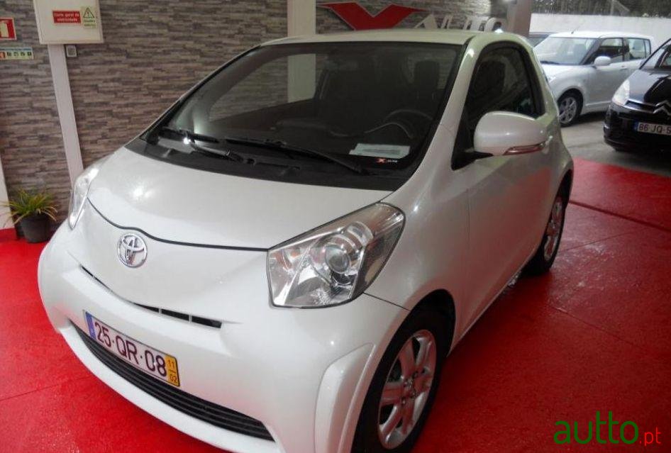 2011' Toyota iQ 1.0 Vvt-I photo #1