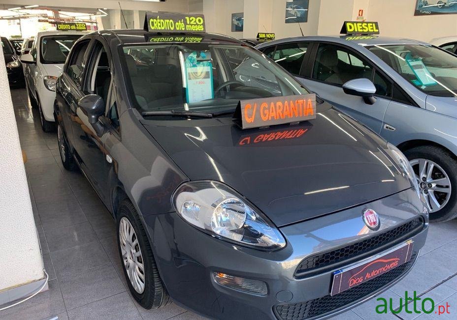 2015' Fiat Grande Punto 1.2 photo #2