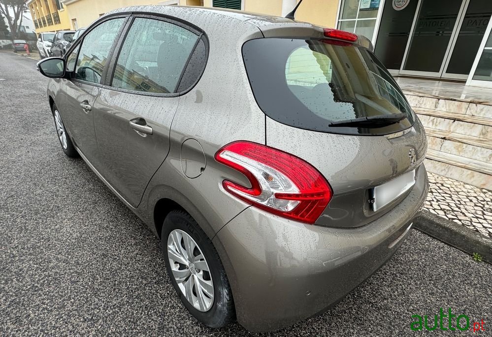 2014' Peugeot 208 photo #4