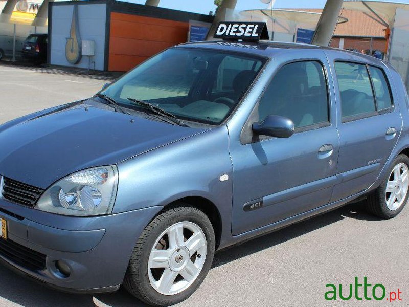2005' Renault Clio 1.5 Dci photo #1