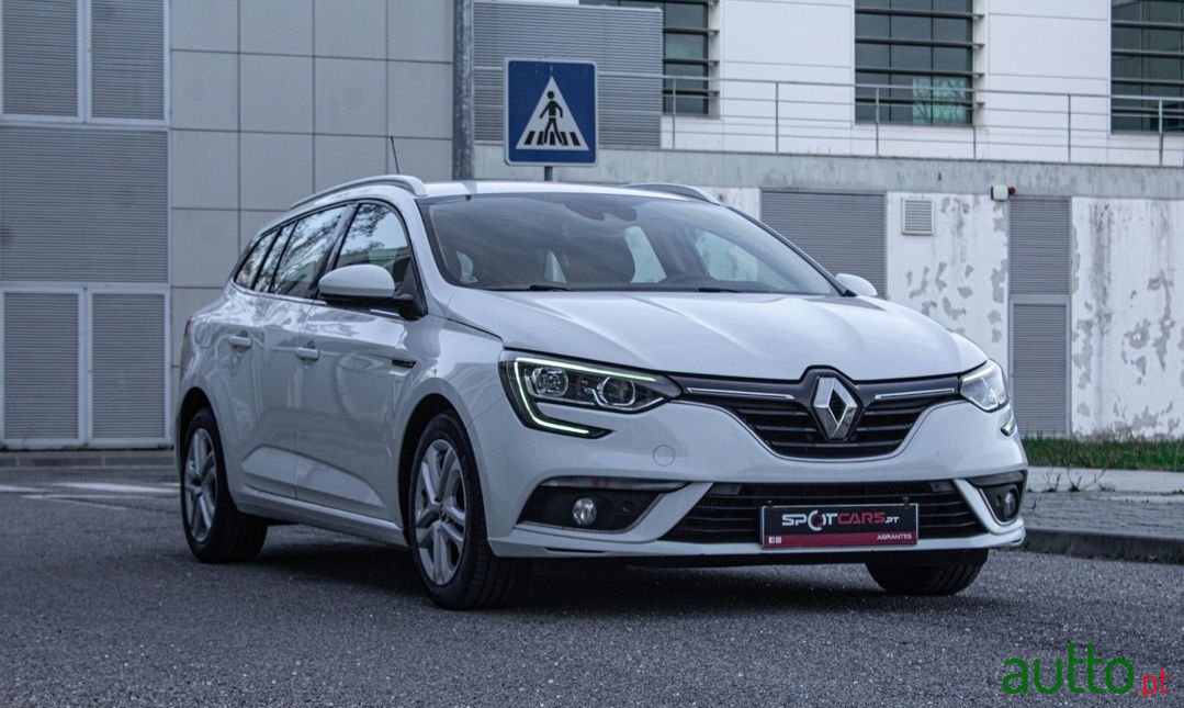 2016' Renault Megane Sport Tourer photo #1
