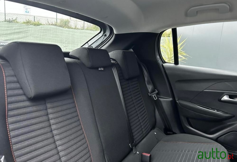 2021' Peugeot 208 1.2 Puretech Active photo #6