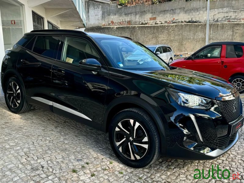 2020' Peugeot 2008 1.5 Bluehdi Allure photo #3