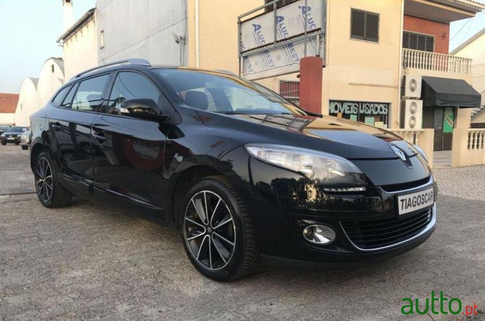 2012' Renault Megane Sport Tourer photo #2