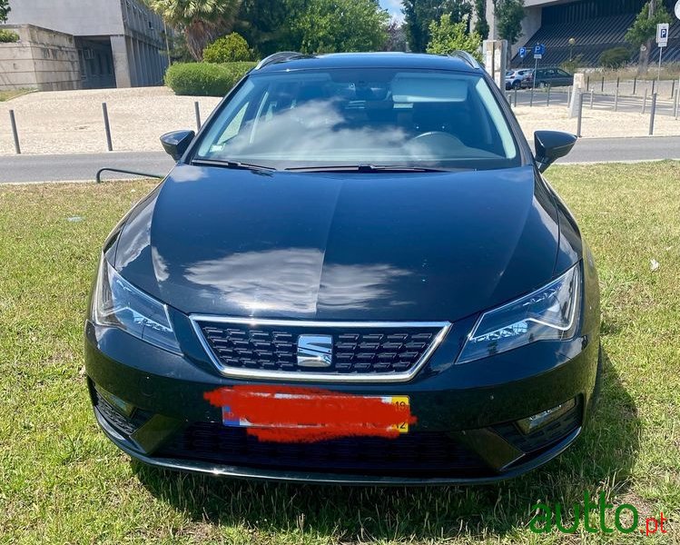 2019' SEAT Leon St photo #2