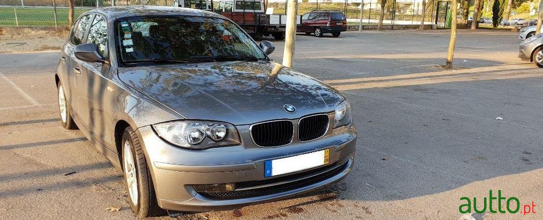 2011' BMW 118 D photo #3