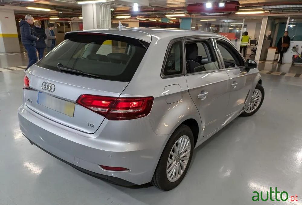 2017' Audi A3 Sportback photo #2